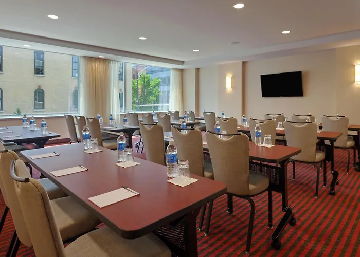 Hyatt Place River North Hotel 3*