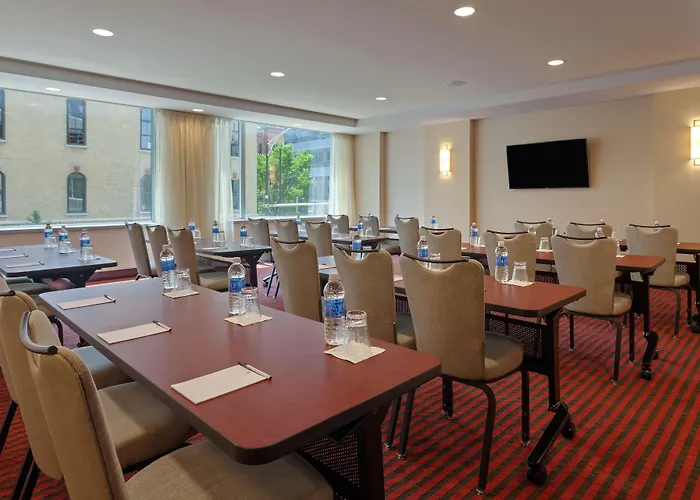 Hyatt Place River North Hotel 3*